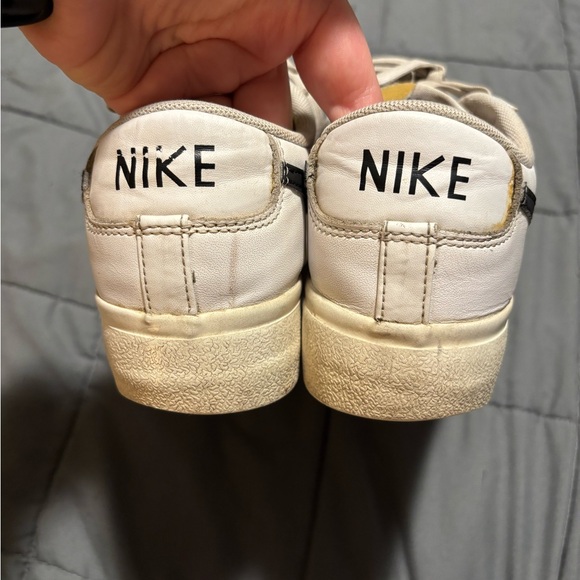 NIKE Women’s Blazer Low Platform Sneakers Size 9 - Picture 2 of 9